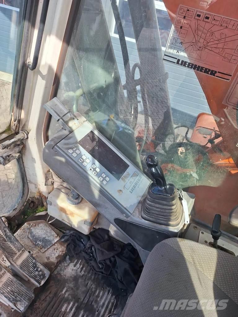 Liebherr R932 Pásová rýpadla