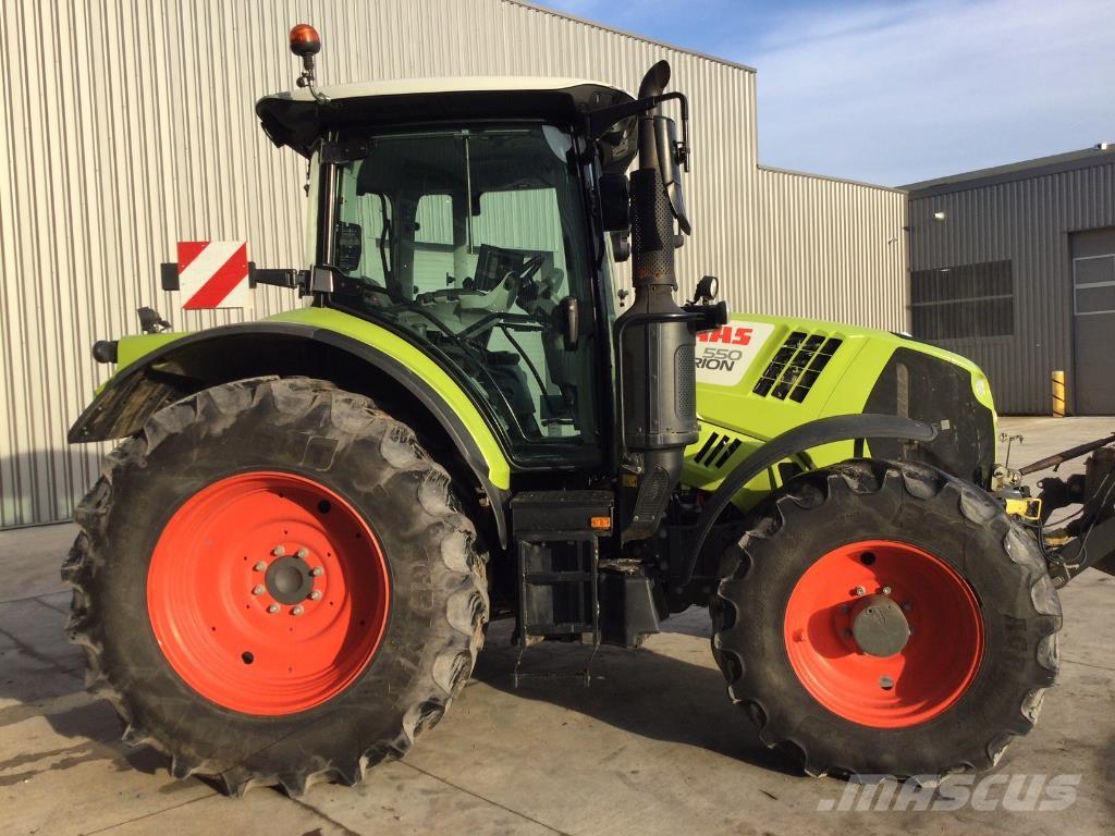 CLAAS ARION 550 Traktory