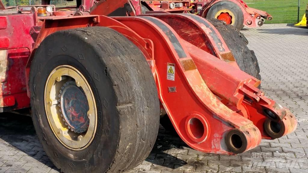 Sandvik LH208 Podzemní nakladače