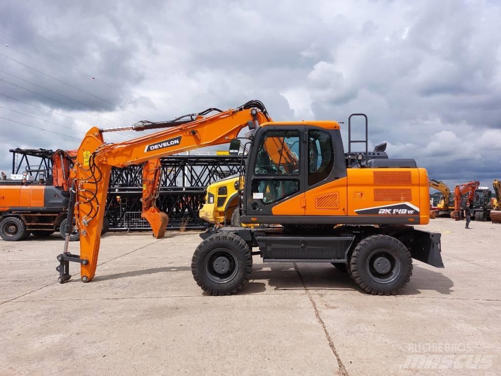 Develon DX 140 W-7 Kolová rýpadla