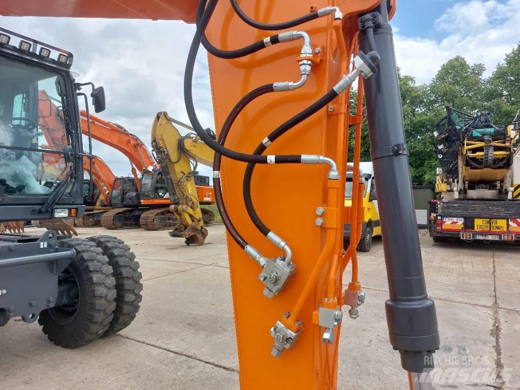 Develon DX 140 W-7 Kolová rýpadla