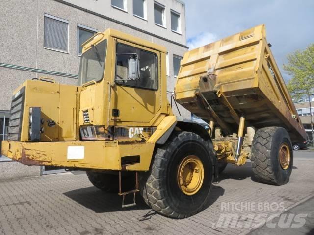 CAT  D40 Dumper Kloubové dempry