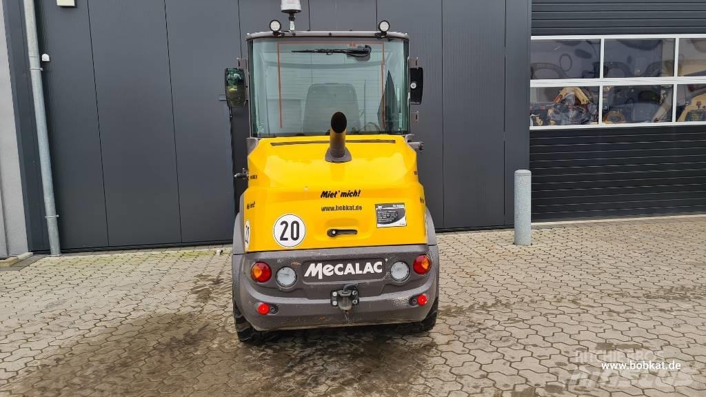 Mecalac AX 700 Kolové nakladače