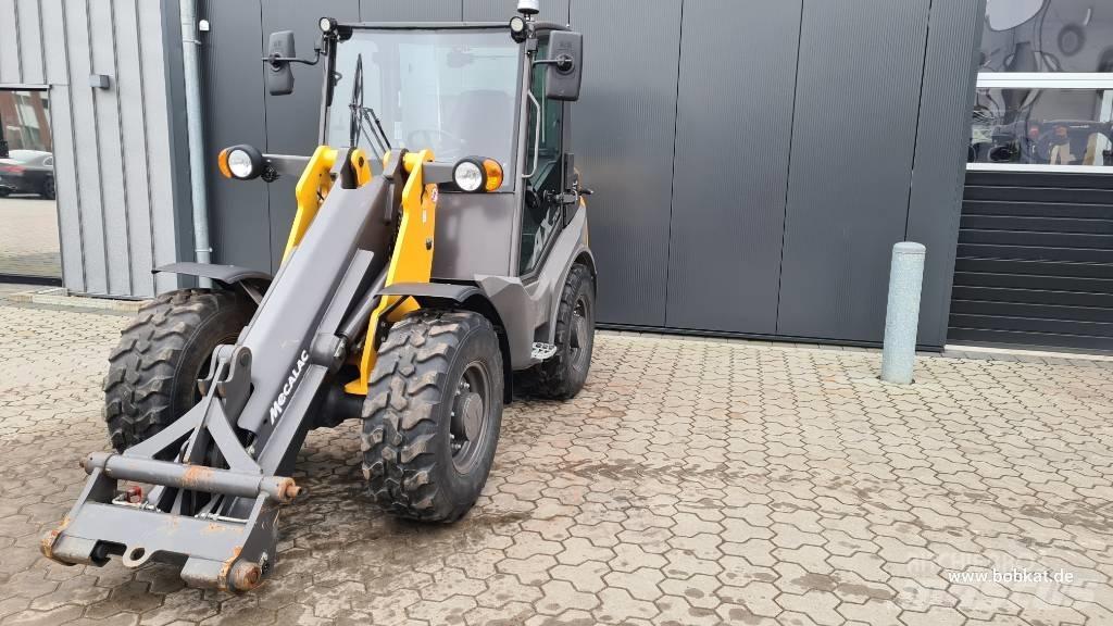 Mecalac AX 700 Kolové nakladače