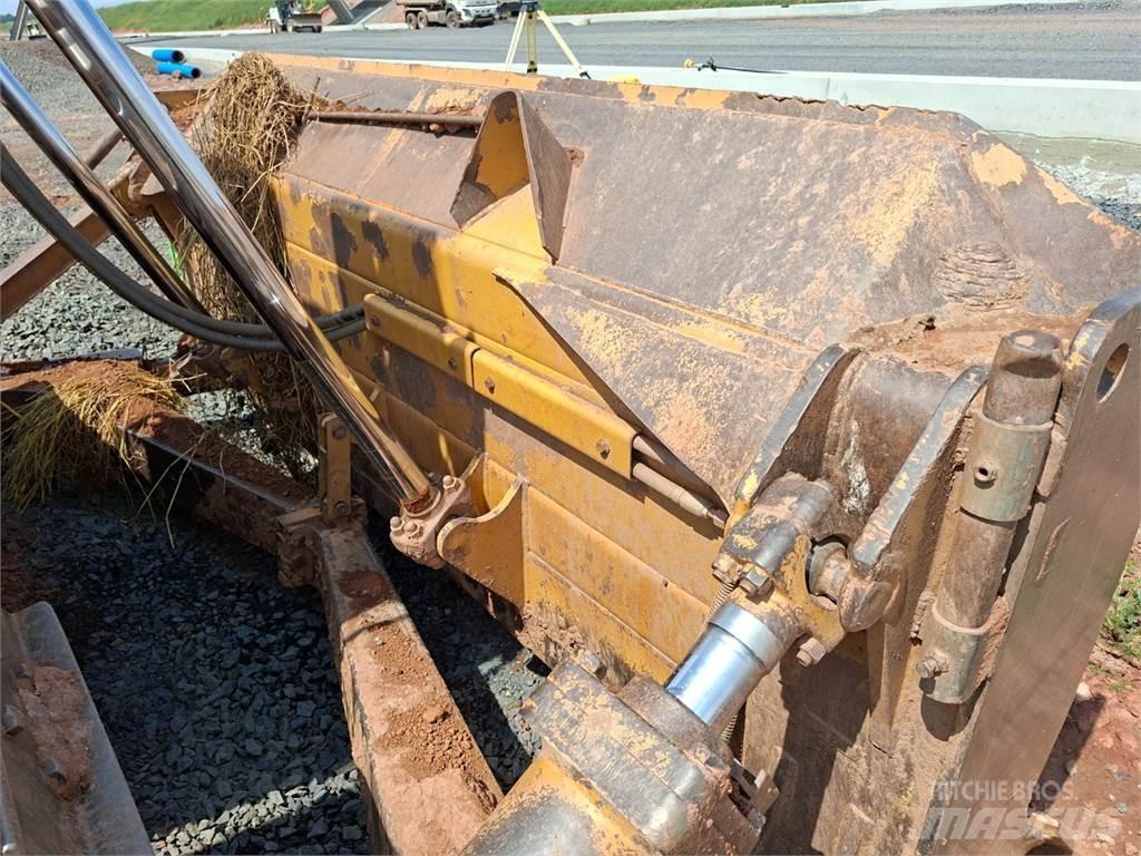CAT D6R XL Stavebnictví - ostatní