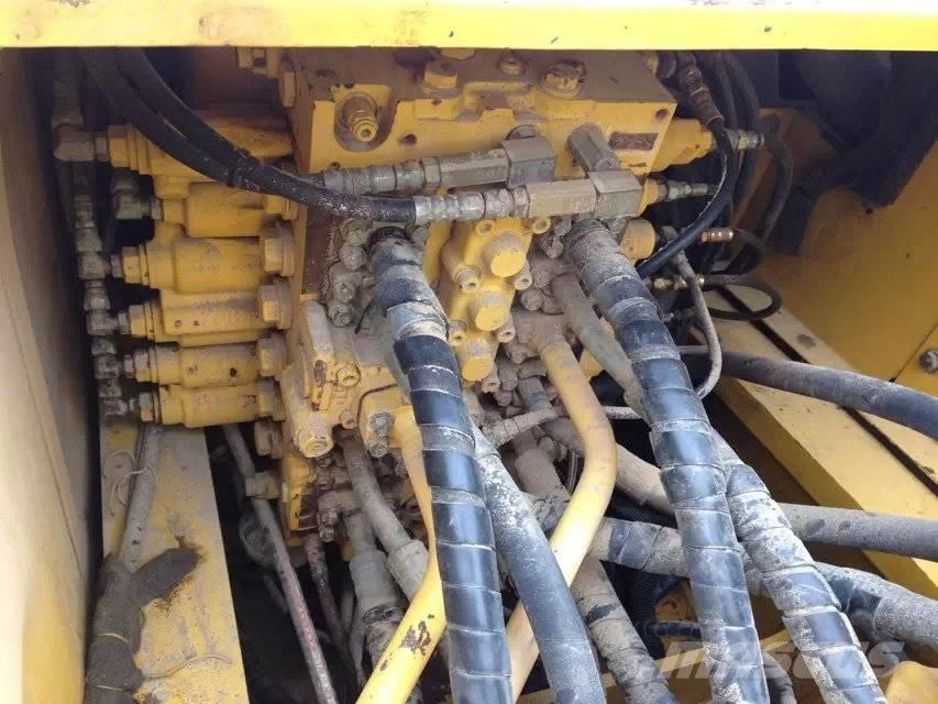 Komatsu PC 220-7 Pásová rýpadla