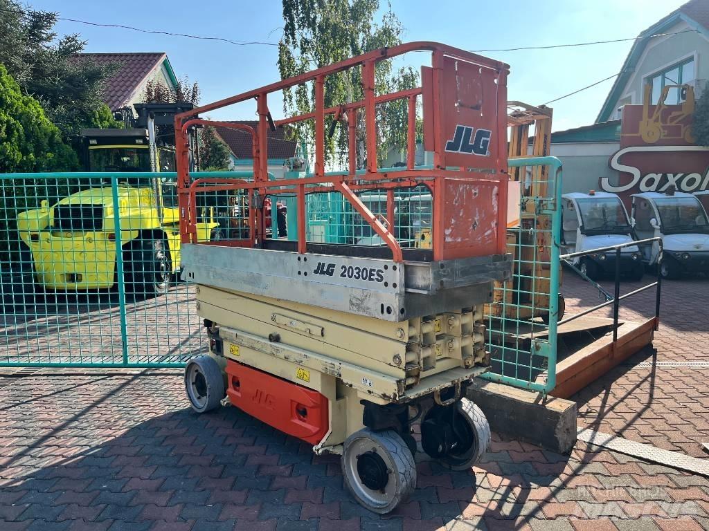 JLG 2030ES     V-3450 Vertikální sloupové výtahy