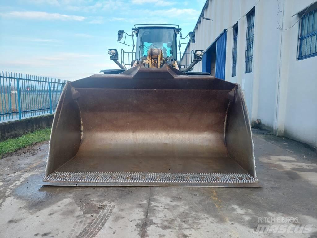 Komatsu WA475 Kolové nakladače