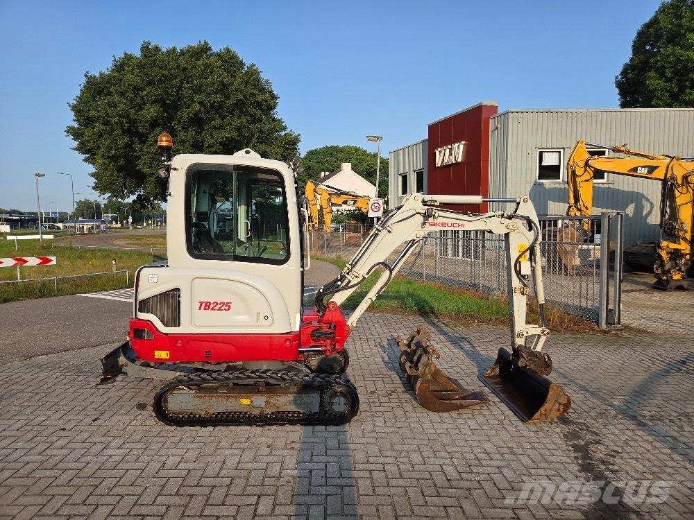 Takeuchi TB225 Mini rýpadla < 7t