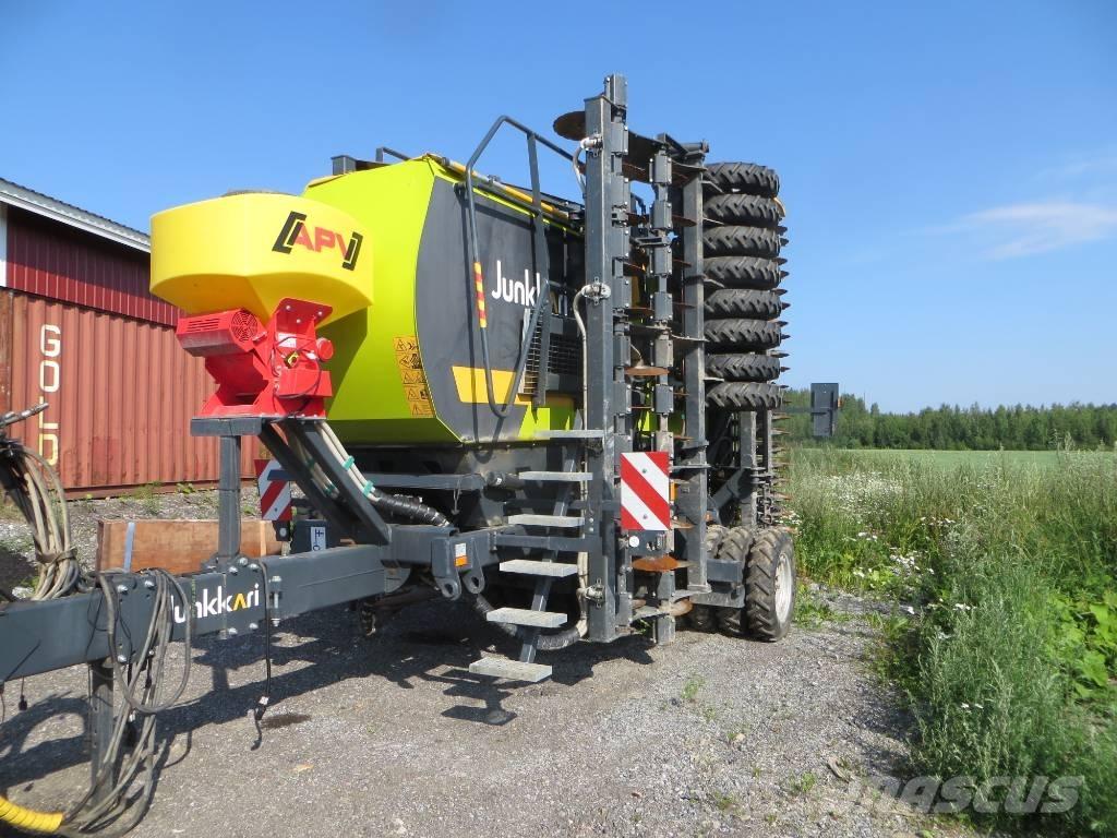 Junkkari W700 Kombinované secí stroje