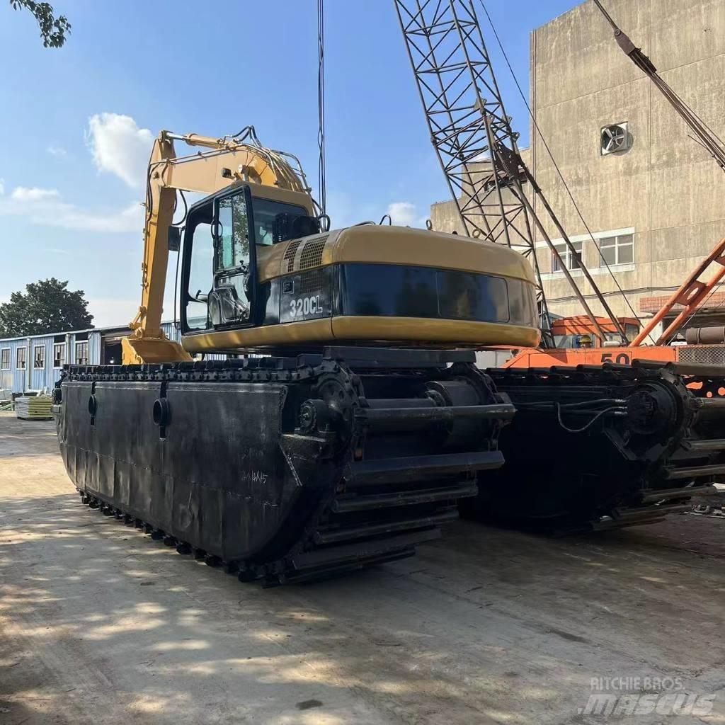 CAT 320 C Obojživelná rypadla