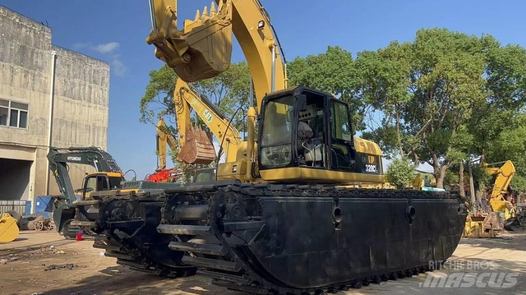 CAT 320 C Obojživelná rypadla