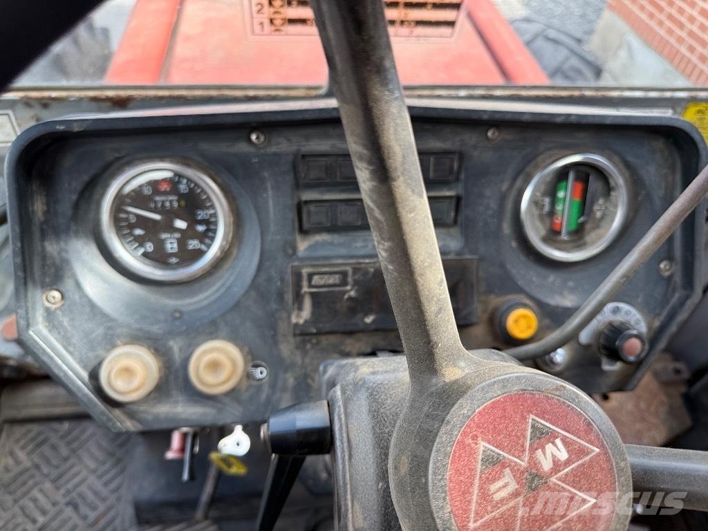 Massey Ferguson 699 Traktory