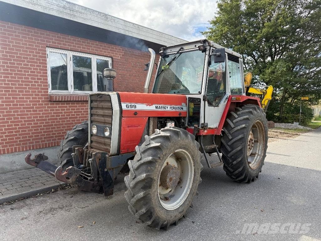 Massey Ferguson 699 Traktory