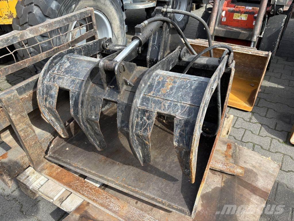 Thomas T83S Smykem řízené nakladače