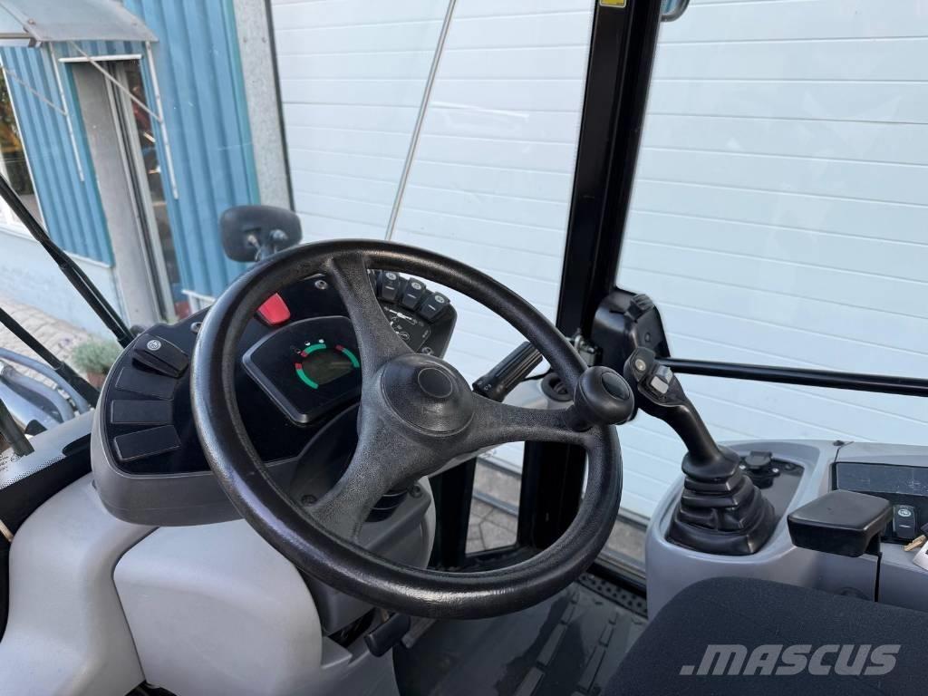 CAT 907 H Kolové nakladače