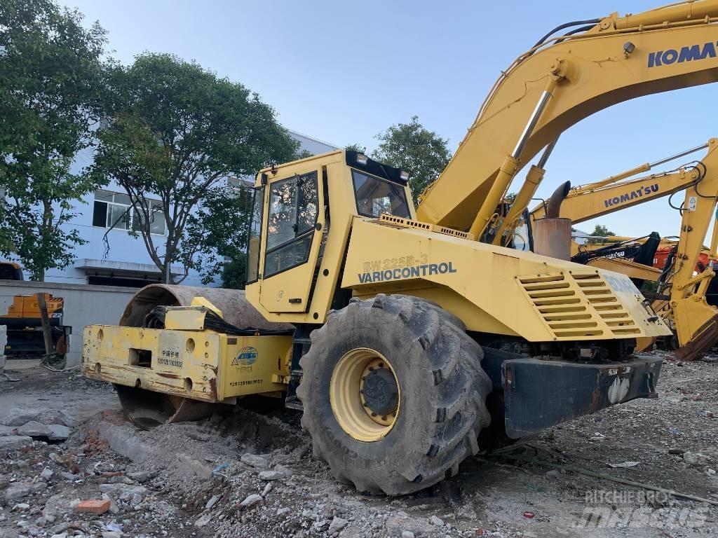 Bomag BW 225 D-3 Tandemové válce