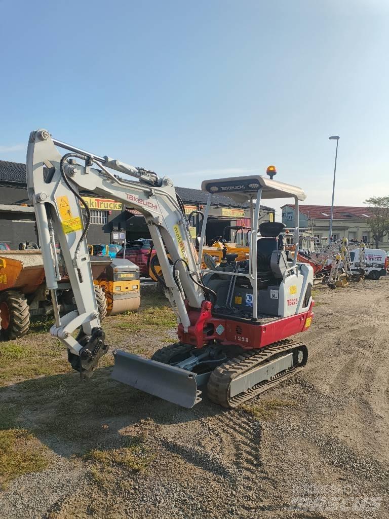 Takeuchi TB 225 Mini rýpadla < 7t