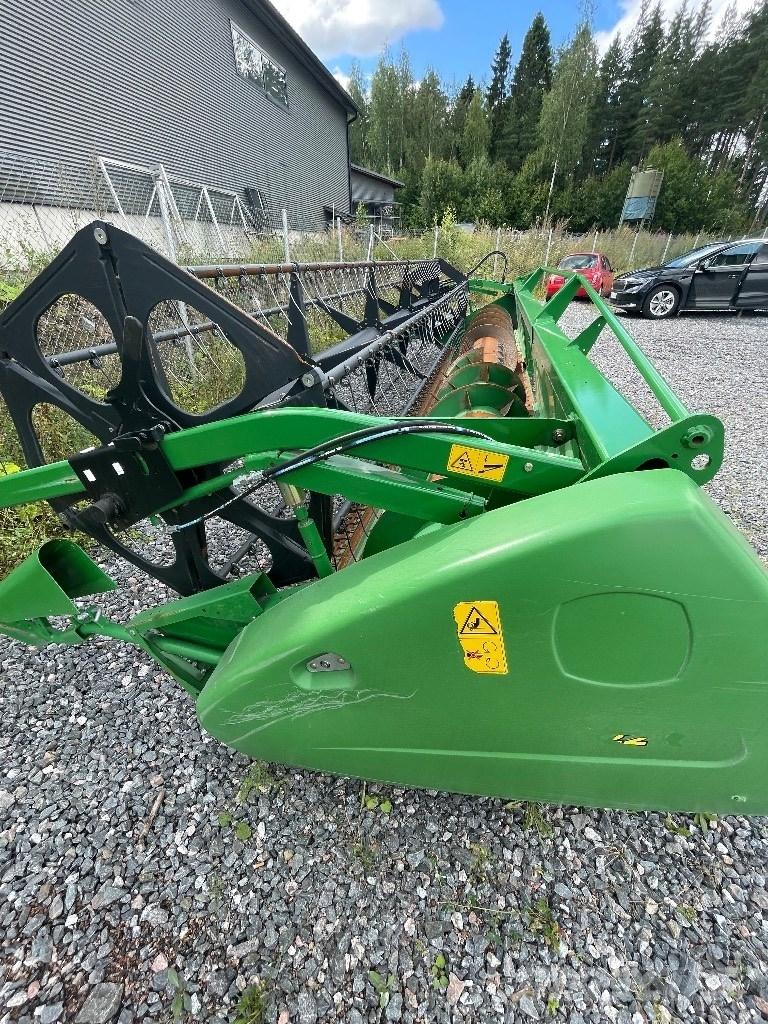 John Deere 622R Kombajnové hlavice