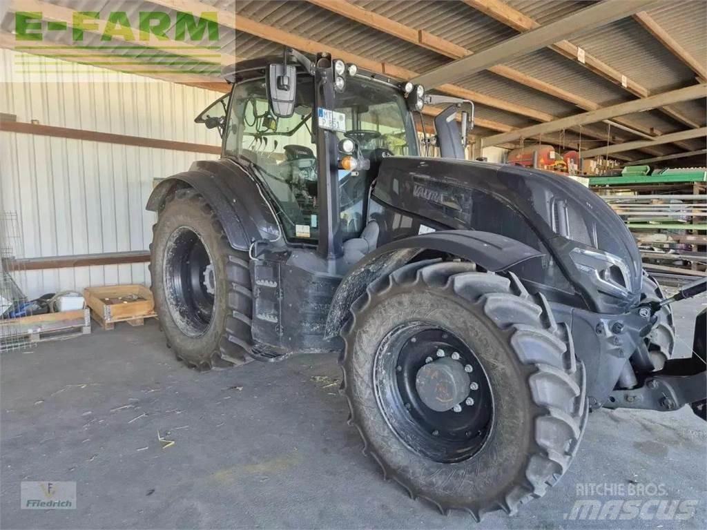 Valtra t235a Traktory