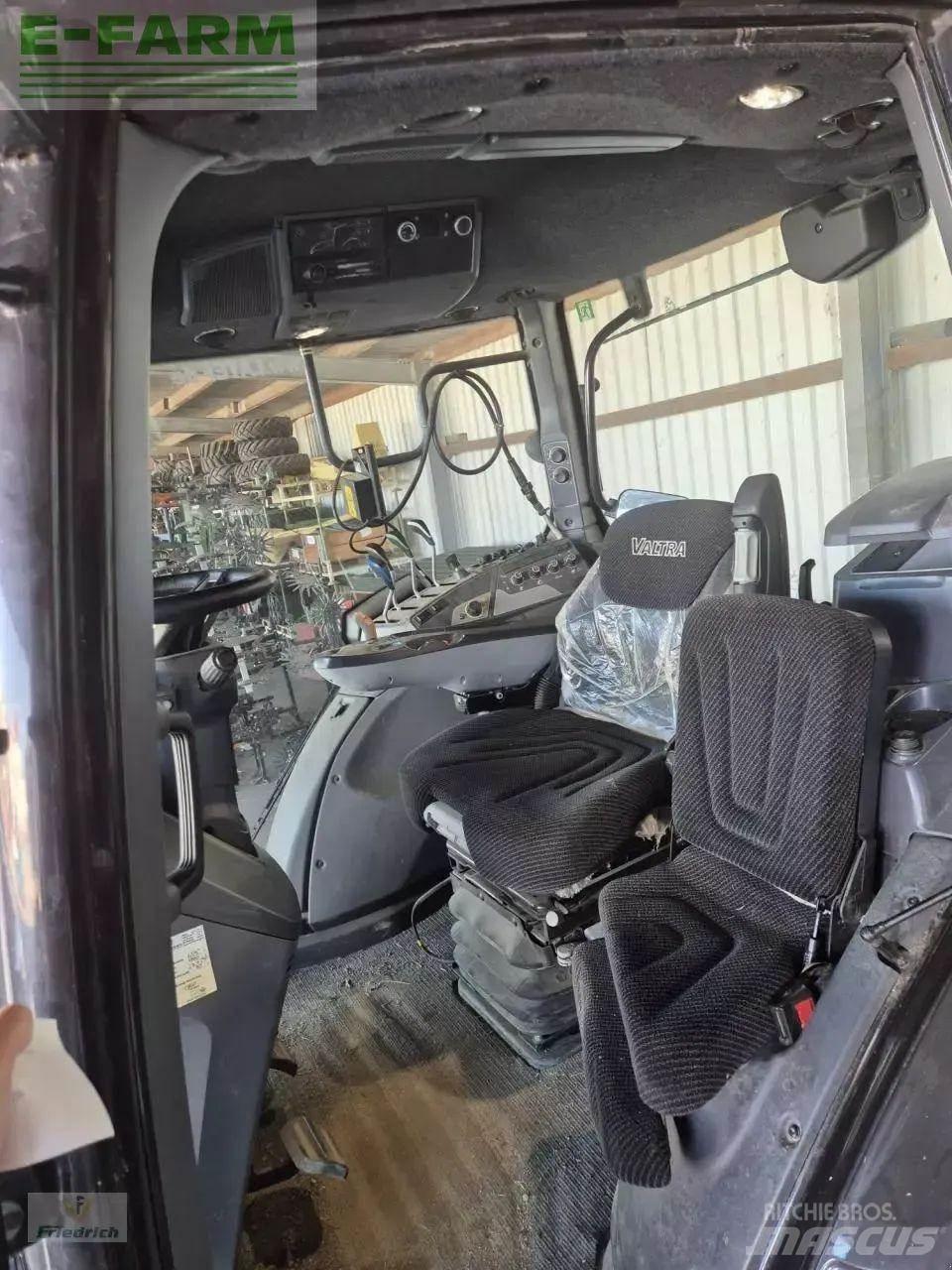 Valtra t235a Traktory