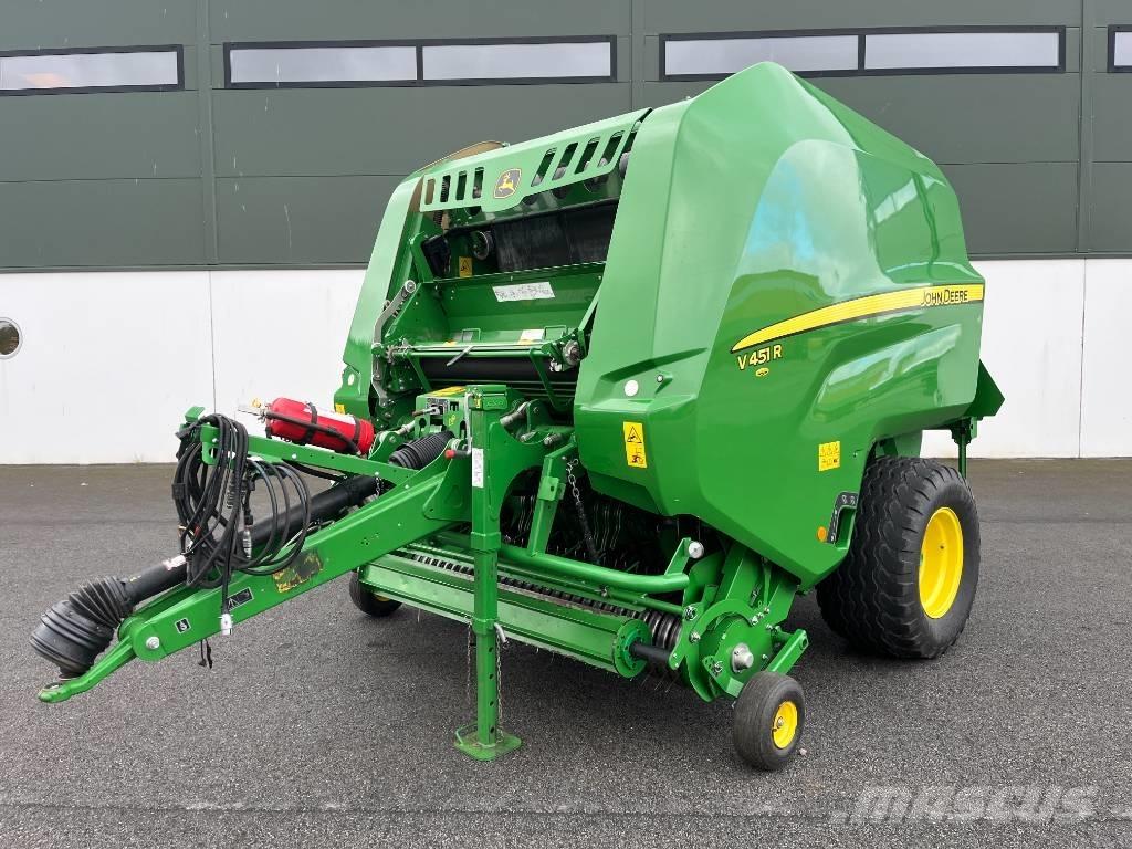 John Deere V 451R Lis na válcové balíky