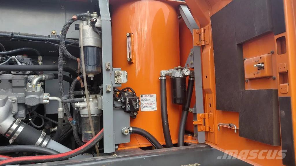 Hitachi ZX220W-5B Kolová rýpadla