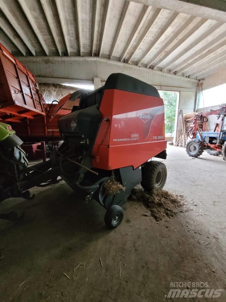 Kuhn VB 2160 Lis na válcové balíky