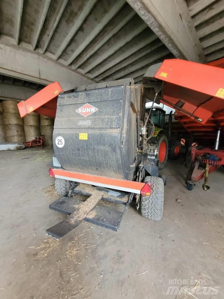 Kuhn VB 2160 Lis na válcové balíky