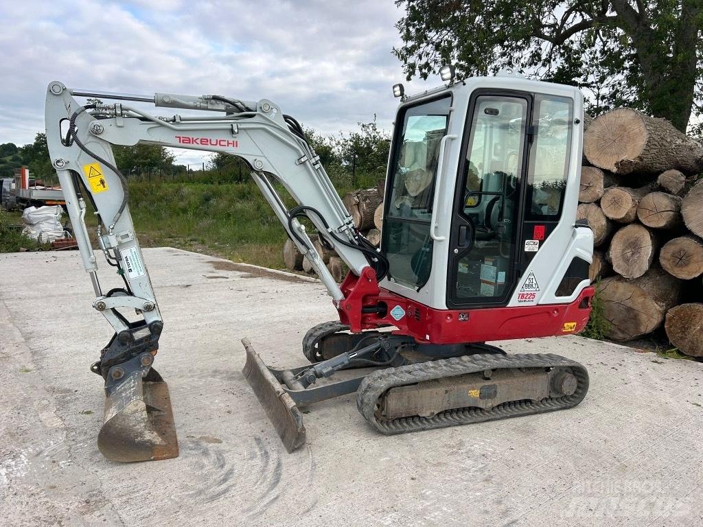 Takeuchi TB 225 Mini rýpadla < 7t