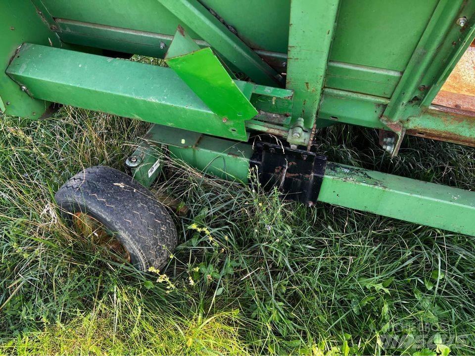 John Deere 643 Kombajnové hlavice