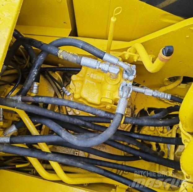 Komatsu PC220-8 Pásová rýpadla