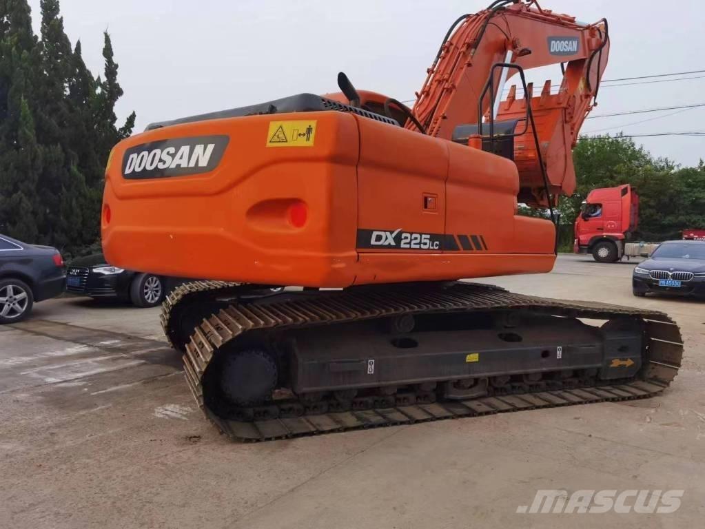 Doosan DX 225 Pásová rýpadla