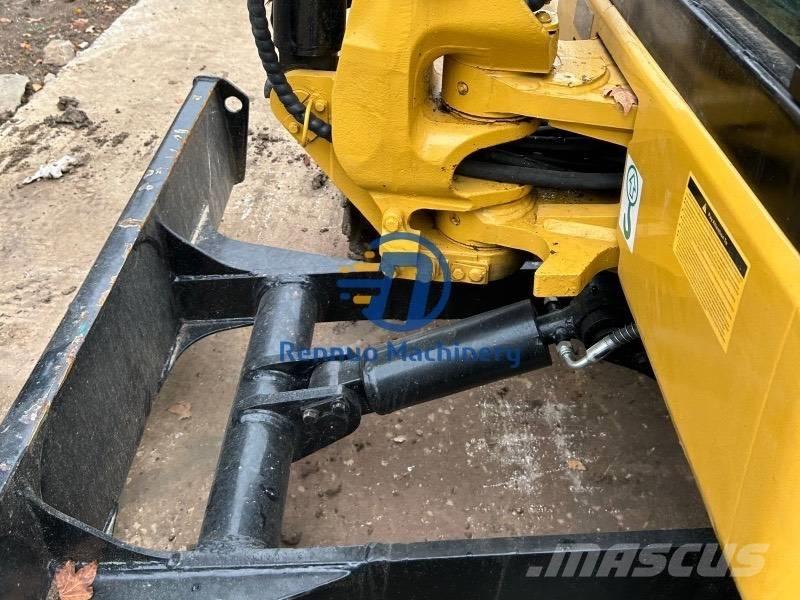 CAT 303.5 E Mini rýpadla < 7t