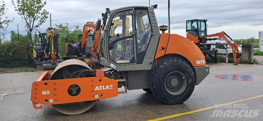 Atlas 1070 Půdní kompaktory