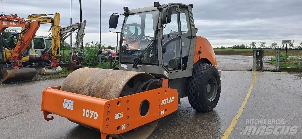 Atlas 1070 Půdní kompaktory