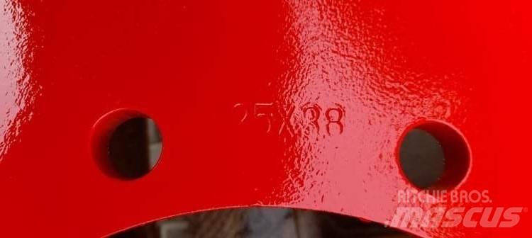Fendt RIM 25x38 Pneumatiky, kola a ráfky