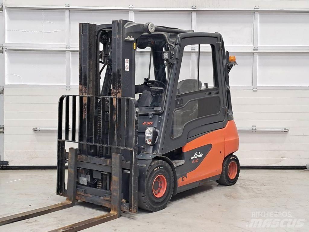 Linde E30-01 Akumulátorové vozíky