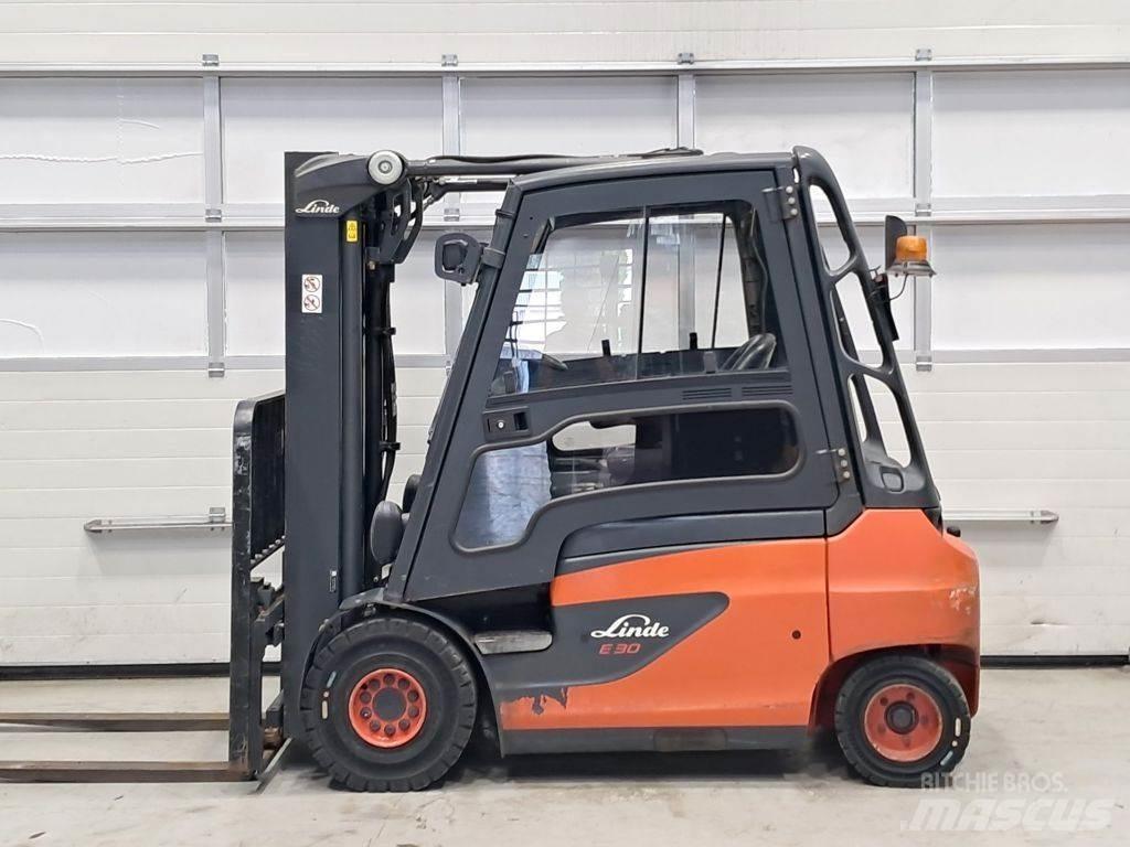 Linde E30-01 Akumulátorové vozíky