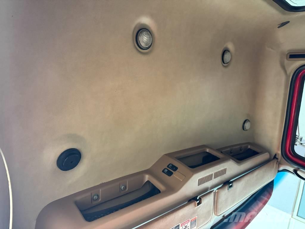 Mack GU 713 Sklápěče