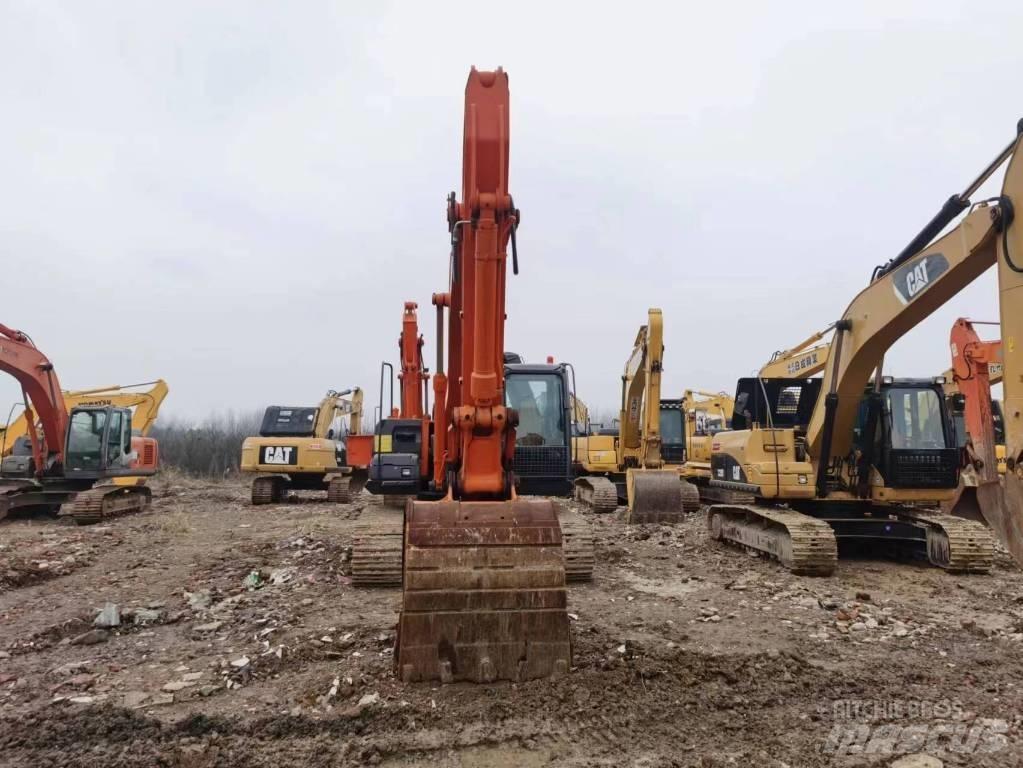 Hitachi ZX 250 Pásová rýpadla