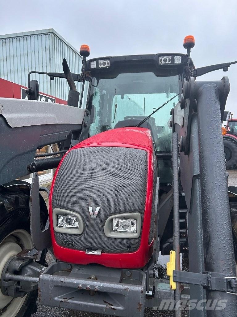 Valtra N 121 Traktory