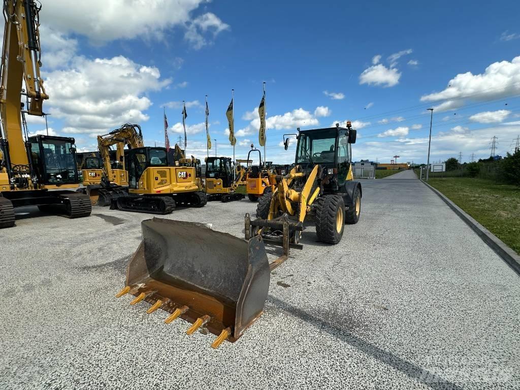 Komatsu WA 80 Kolové nakladače