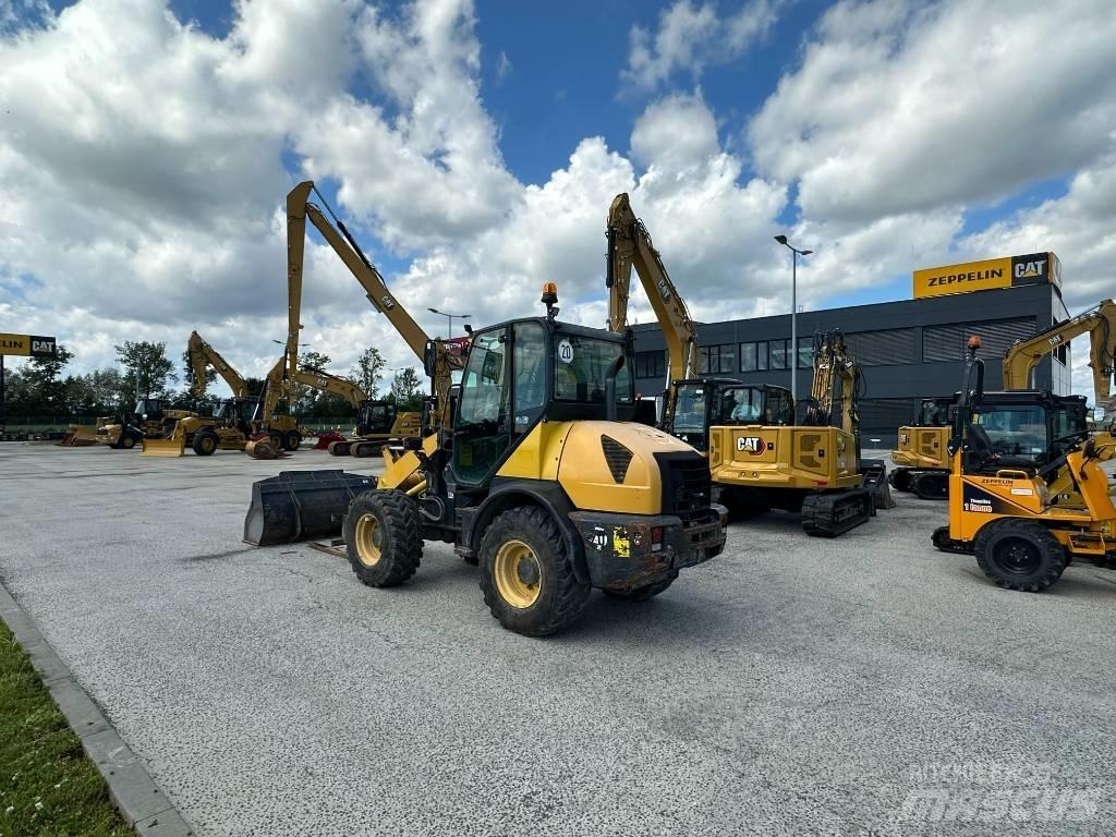 Komatsu WA 80 Kolové nakladače
