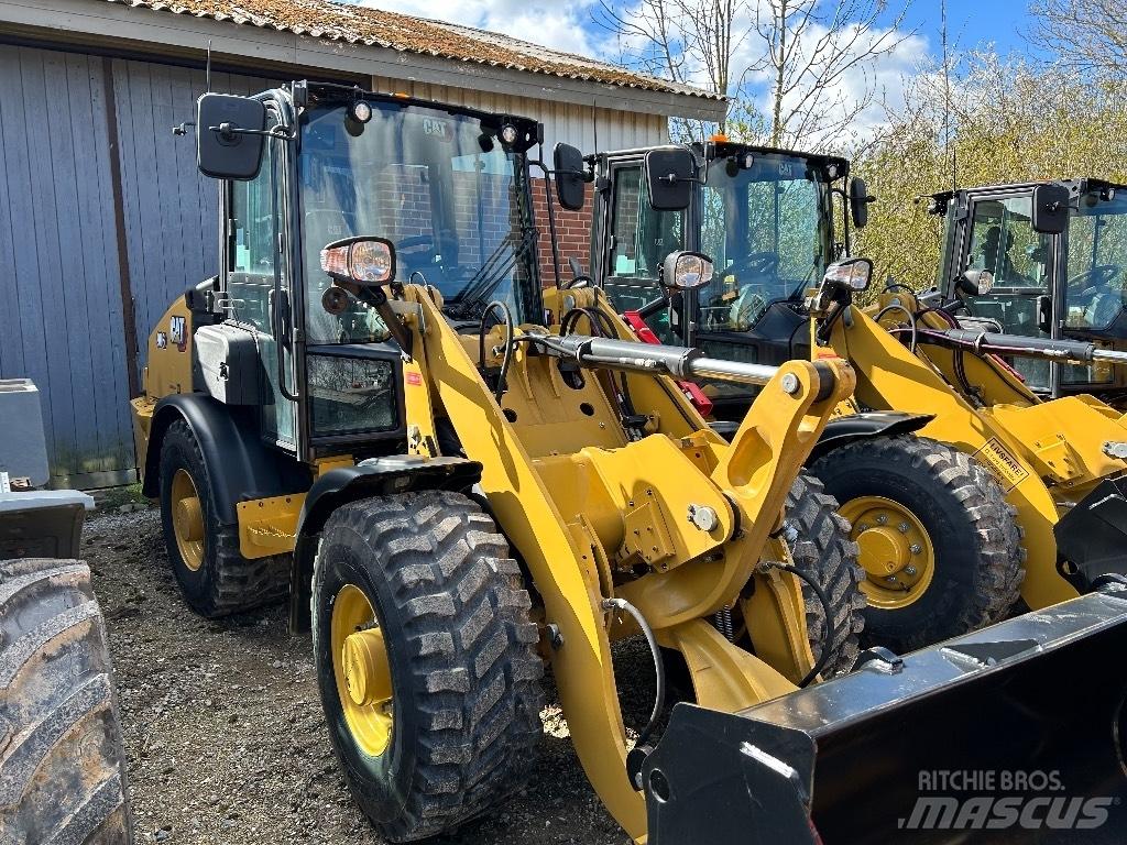 CAT 906 Kolové nakladače