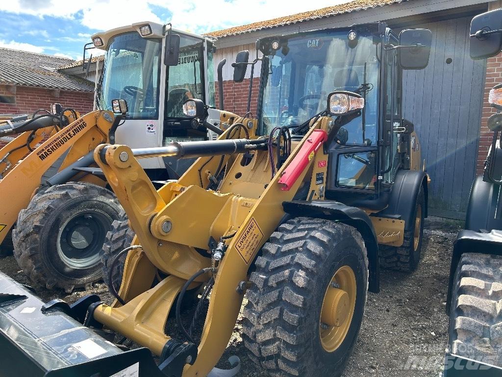 CAT 906 Kolové nakladače
