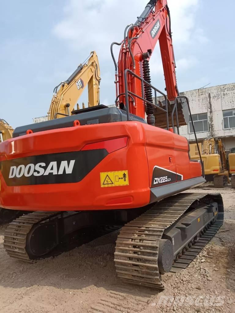 Doosan DX 225 LC Pásová rýpadla