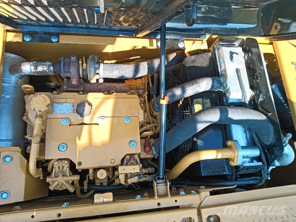 CAT 313 D Pásová rýpadla