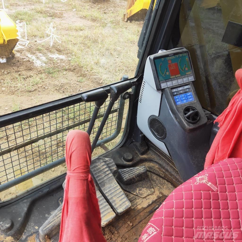 Komatsu PC200-8 Pásová rýpadla