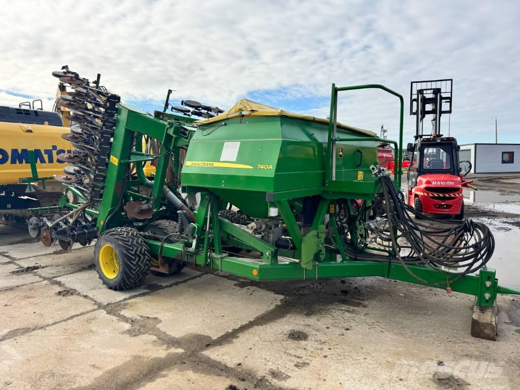  Jhon deere 740A Mechanické secí stroje